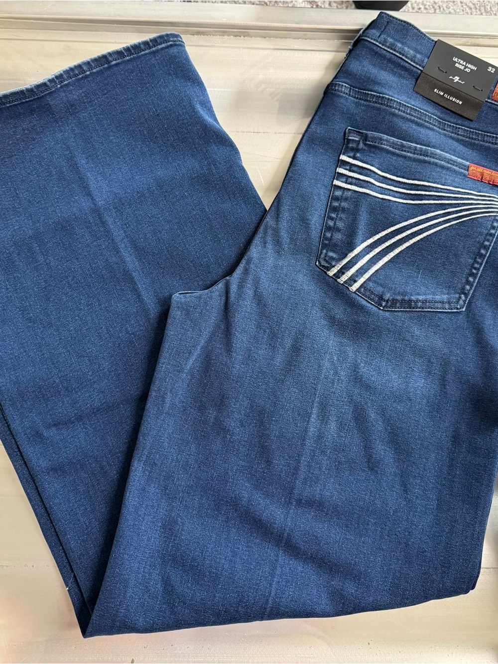 7 For All Mankind ultra high rise  Women's Dark Blue Jeans with White Pocket
